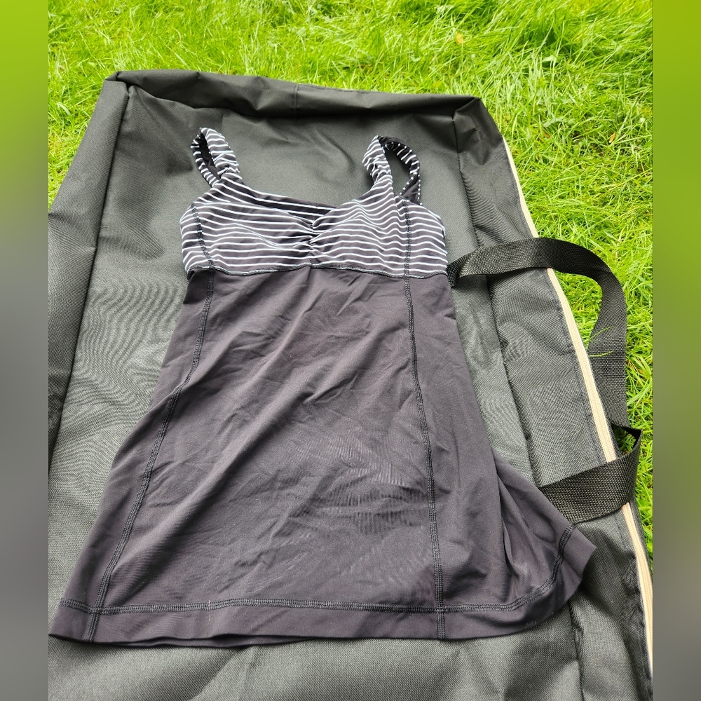 Lululemon tank top size 6 Flattering